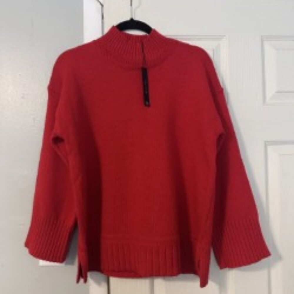 NWT Size small Tahari oversized sweater